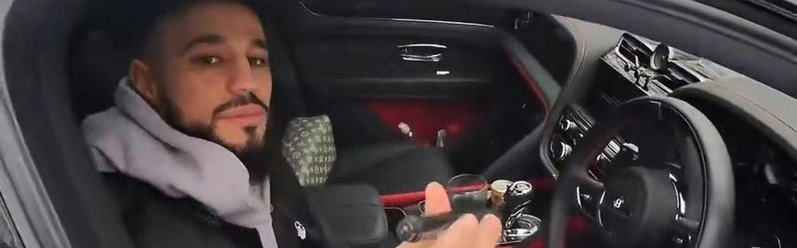 开云体育入口-马兹拉维停车给球迷签名，轮到签名贩子时敷衍画了两笔