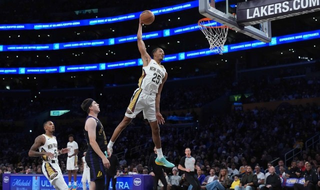 开云APP-罕见！詹姆斯放弃垃圾时间刷分！锡安心态崩了，东契奇27+10+7！